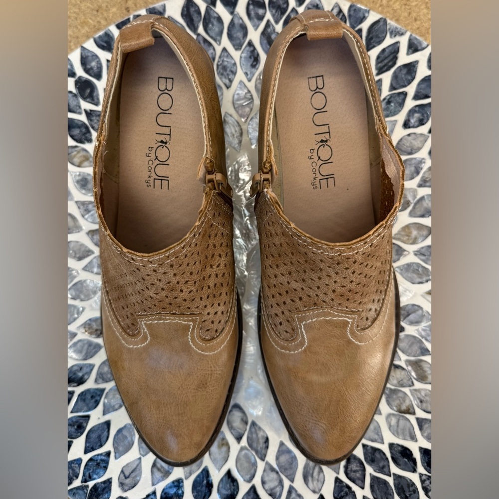Corkys Kia Tan Perforated Mules with Stacked Heel size 9 - Picture 8 of 12